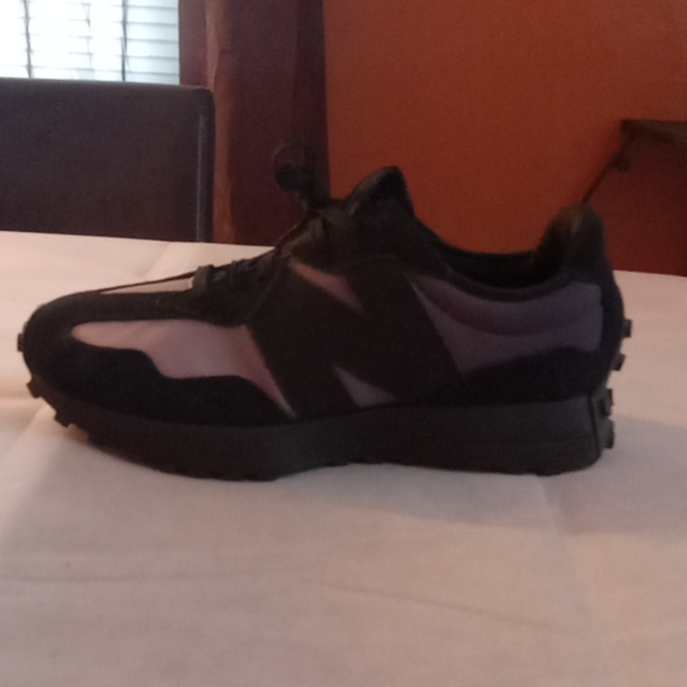 New Balance 327